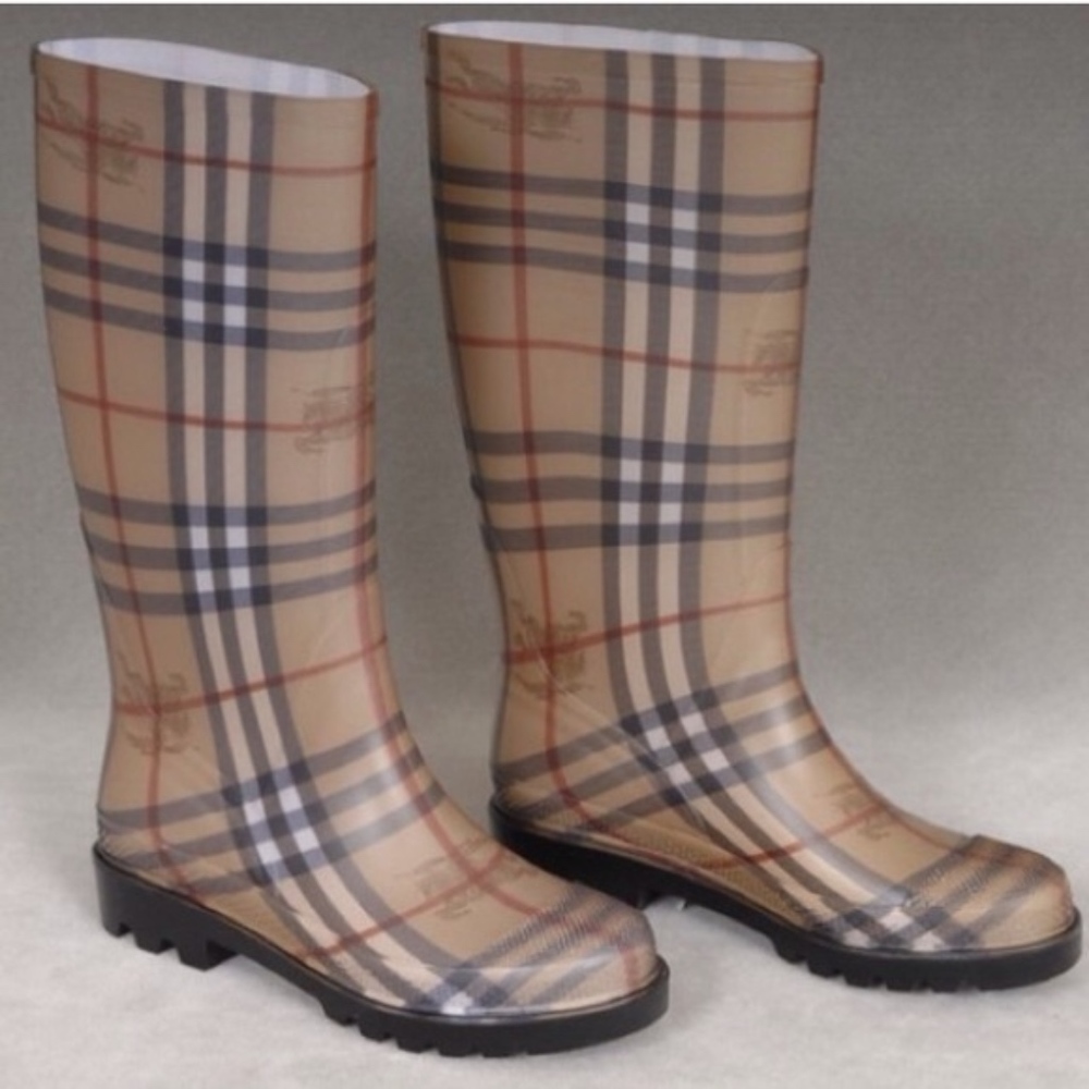 Burberry size 36 (6) nova check rain boots
